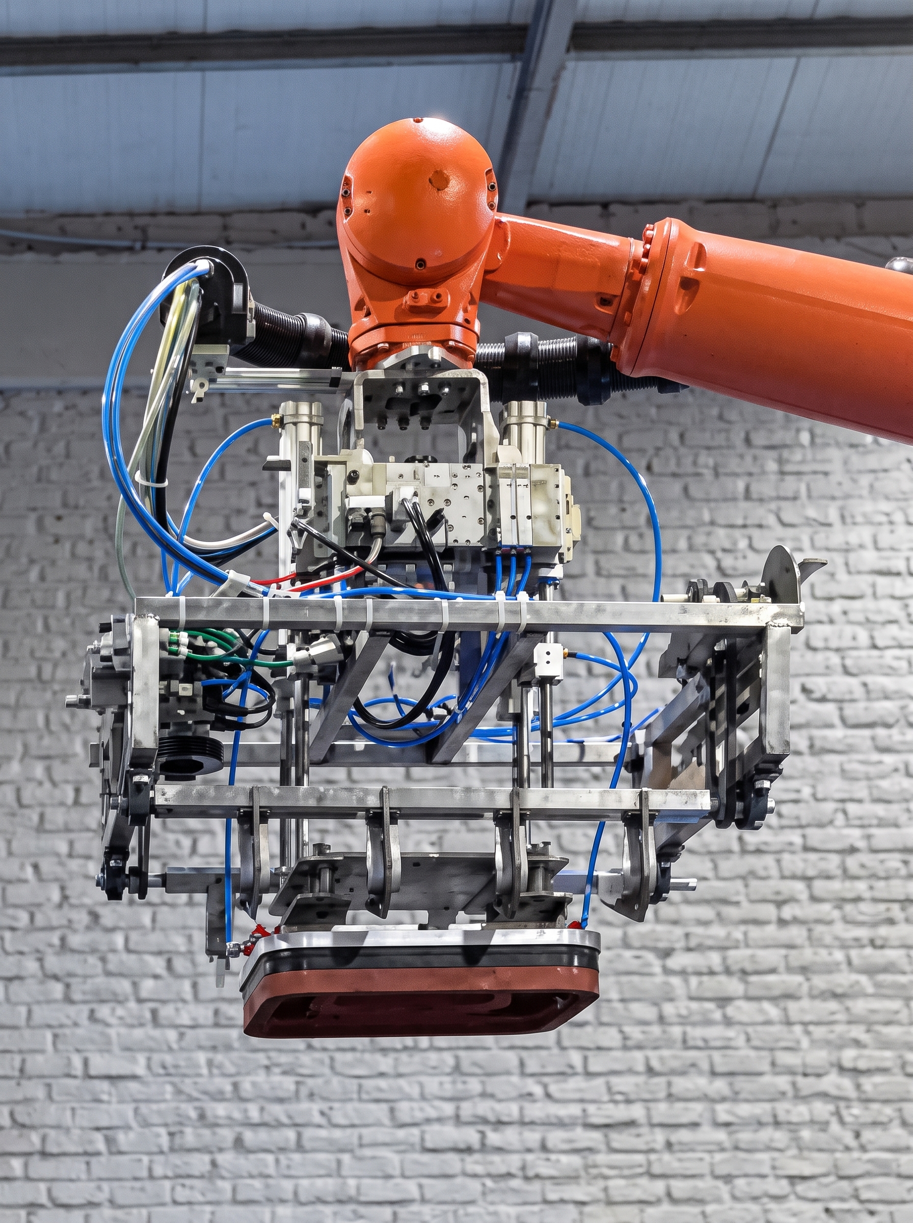 Gripper Híbrido Modular de Garras Mecánicas y Succión Neumática