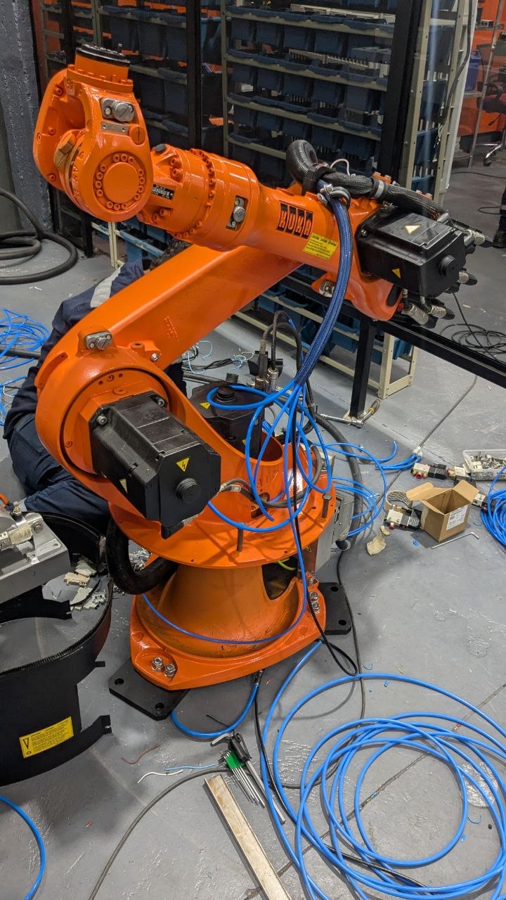 Robot Industrial KUKA VKR 16-2 P1610